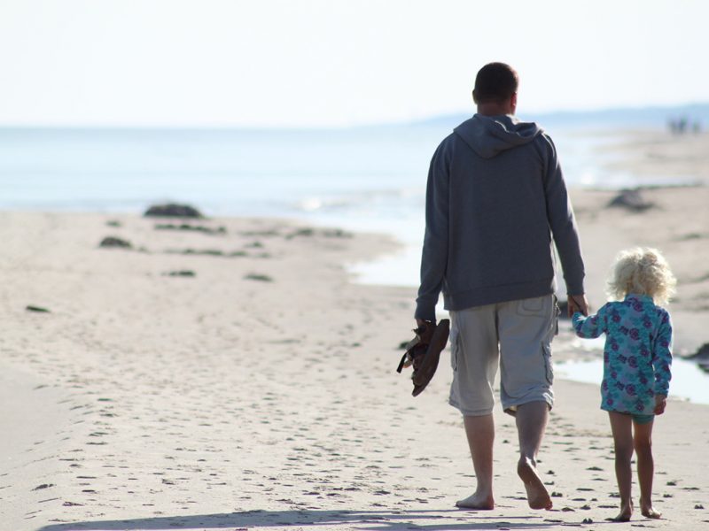 famille-plage-vacances.jpg